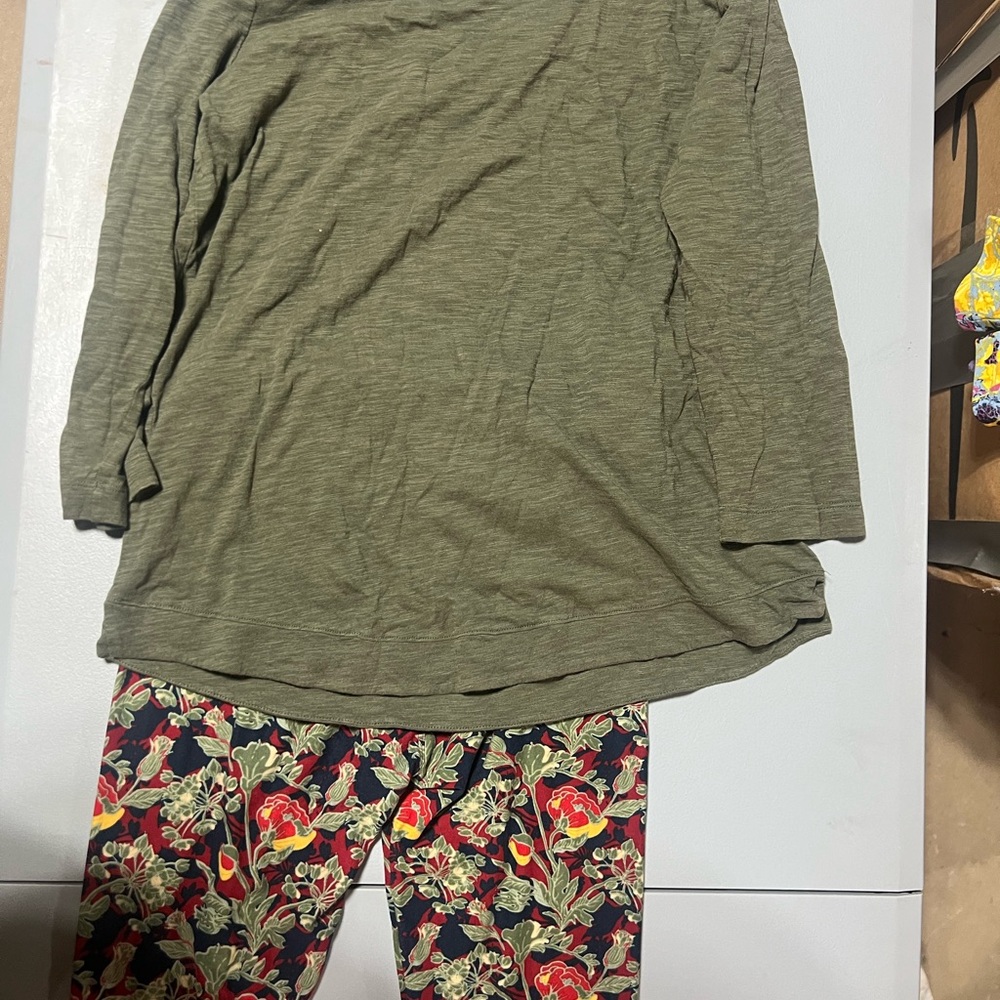 Olive Green Top and Floral Leggings Set Lularoe & Express